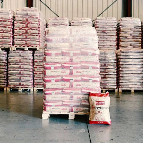 Světlé pelety Royal Pellets ENplus A1 – paleta 1 050 kg (70 × 15 kg)